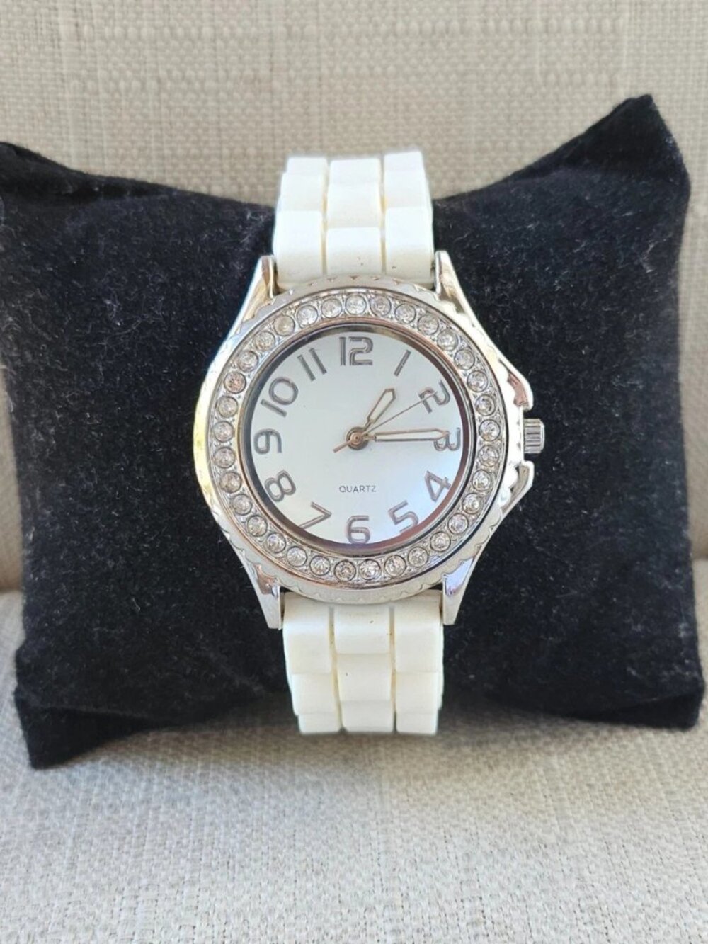 Women Wristwatch Fashion Jewelry White Rubber Strap Quartz Analog Wrist Watch - Picture 3 of 11